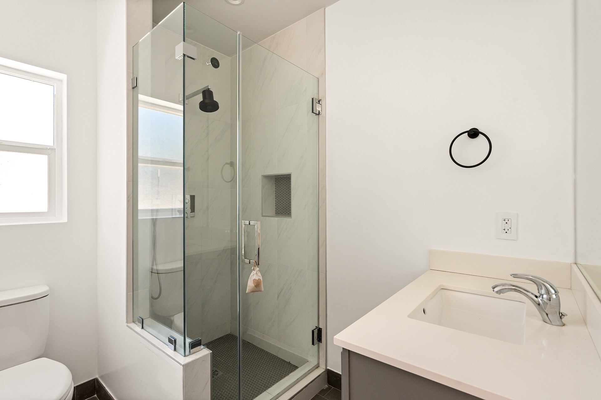 Building Photo - 5840 Allott Ave