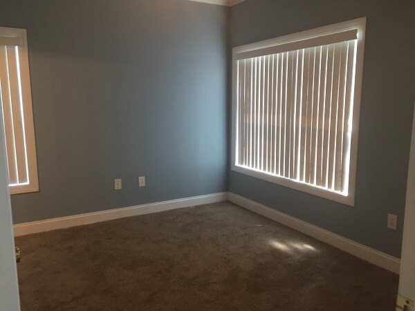 Building Photo - 2065 Silvercrest Dr