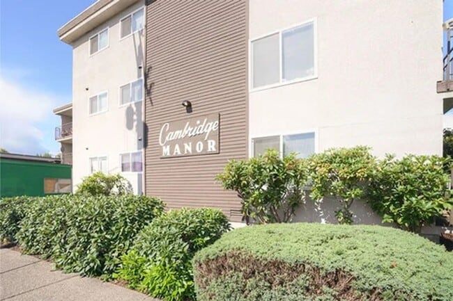Building Photo - Cambridge Manor