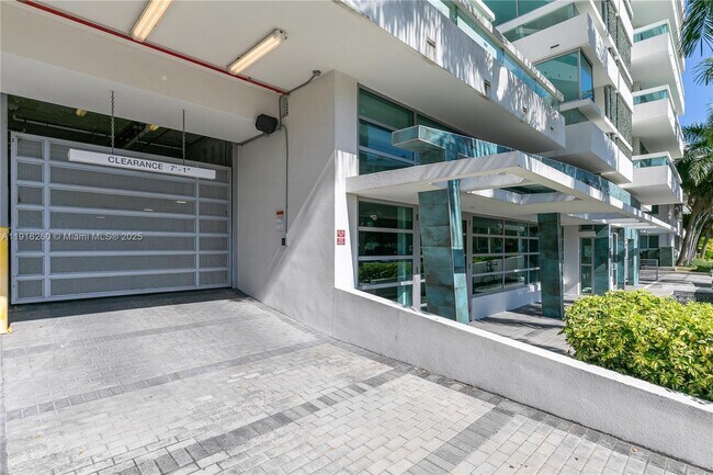 Building Photo - 1025 92nd St