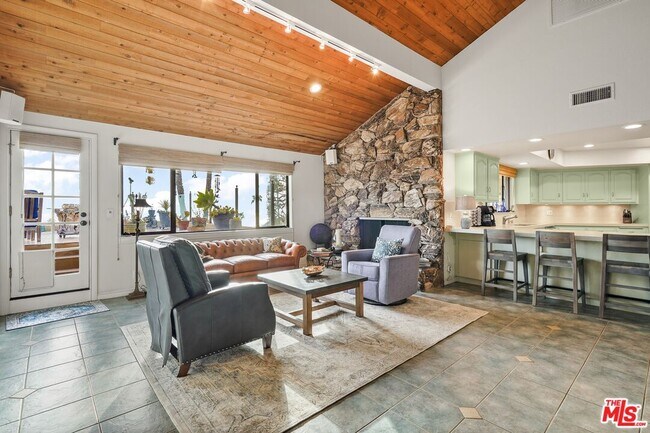 Building Photo - 4244 Avenida De La Encinal