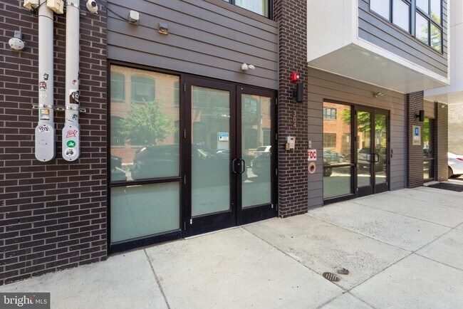 Building Photo - 304 Master St