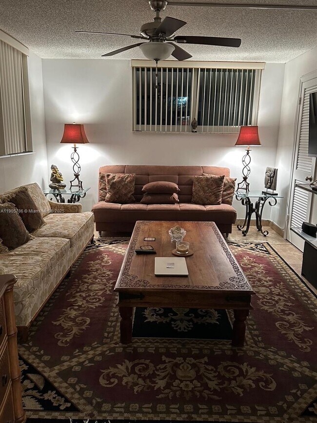 Building Photo - 8961 S Hollybrook Blvd