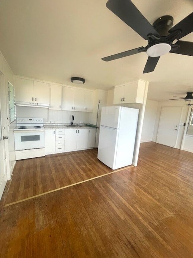 Building Photo - 3 Bedroom / 1 Bath home in Kaimuki