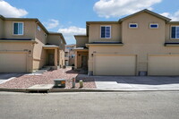 Building Photo - Modern 3-Bedroom Townhome – Conveniently L...