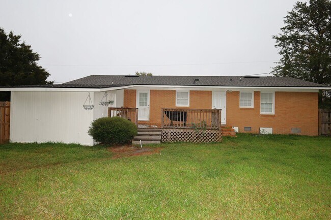 Building Photo - 608 S College St