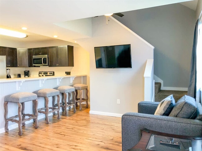 Building Photo - 5218 Beach Dr