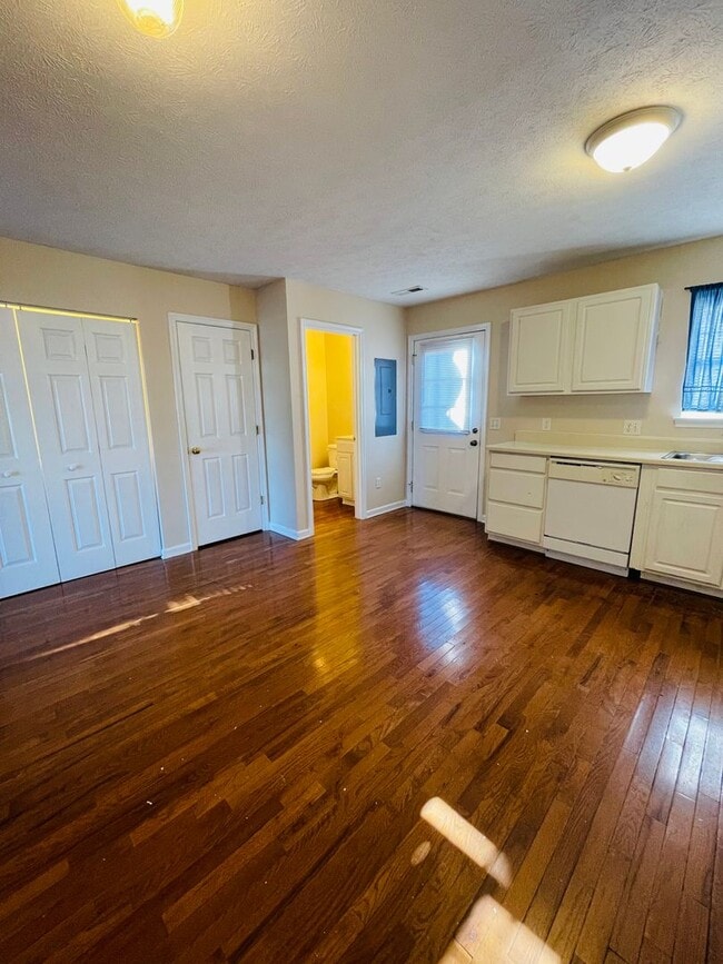 Building Photo - Townhouse for Rent in Beacon Hill