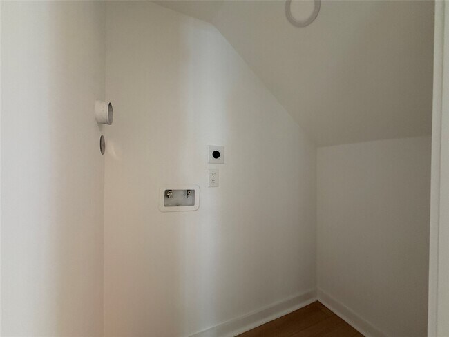 Building Photo - 3617 Rosalie St