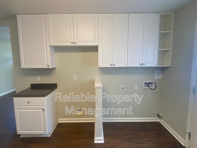 Building Photo - 703 Hare St