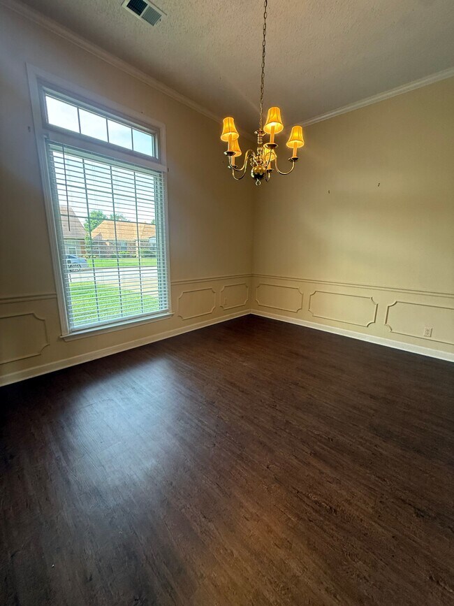 Building Photo - 8142 Creekside Cir S