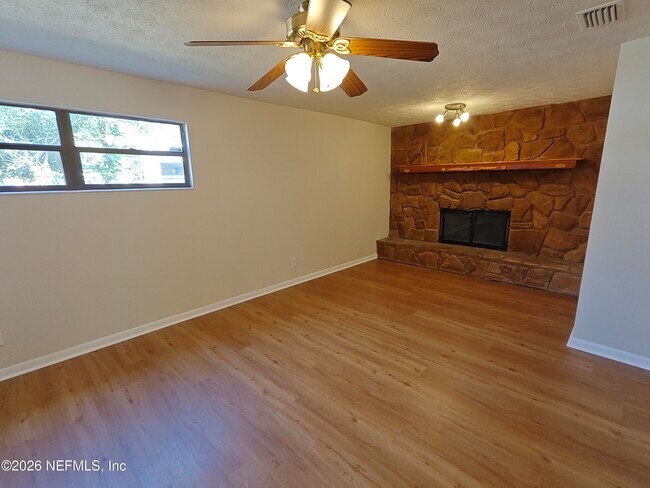 Building Photo - 588 Madeira Dr