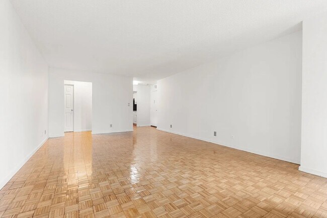 Building Photo - 33 Pond Ave
