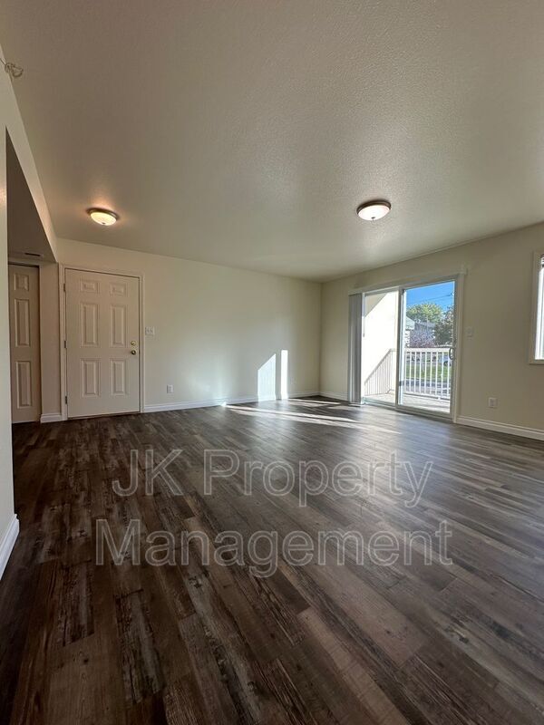 Building Photo - 1210 5th St S