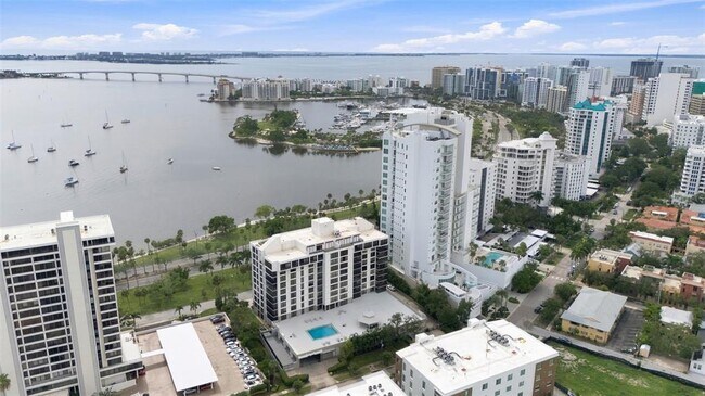 Building Photo - 707 S Gulfstream Ave