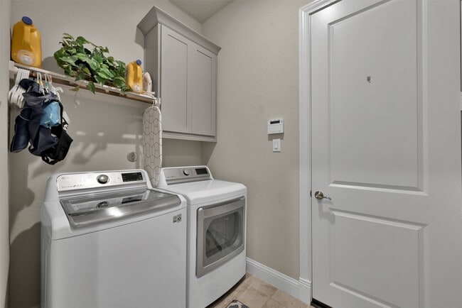 Building Photo - 4205 Grand Oaks Wind
