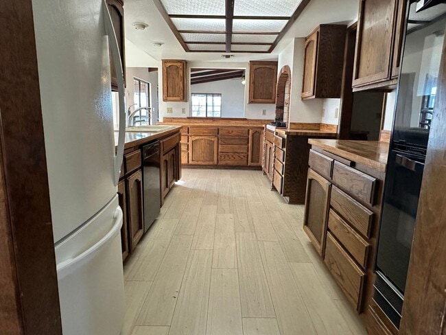 Building Photo - Bear Valley 3+4 with over 4 acres! MUST SEE!