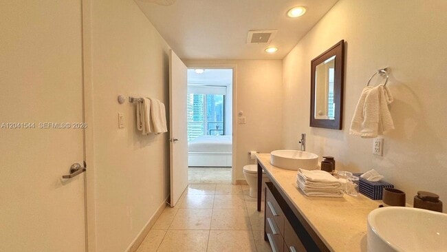 Building Photo - 475 Brickell Ave
