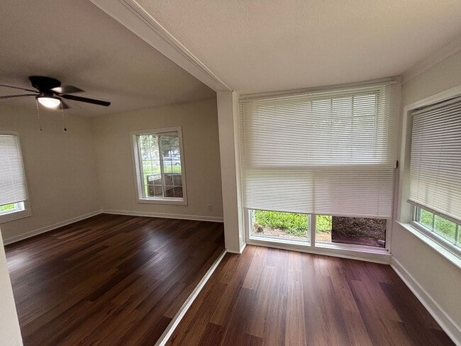 Building Photo - 1102 S Millwood Ave