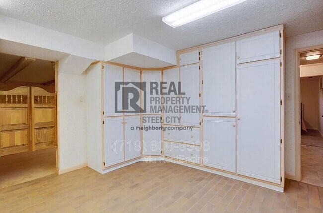 Building Photo - 2541 Taylor Ln