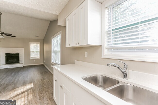 Building Photo - 10442 Tara Beach Cir