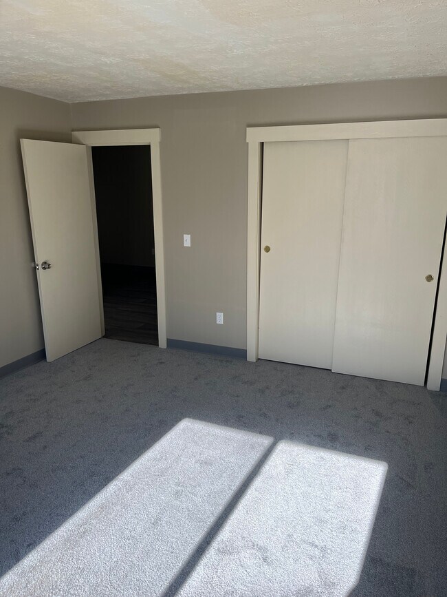 Building Photo - 35 Log St