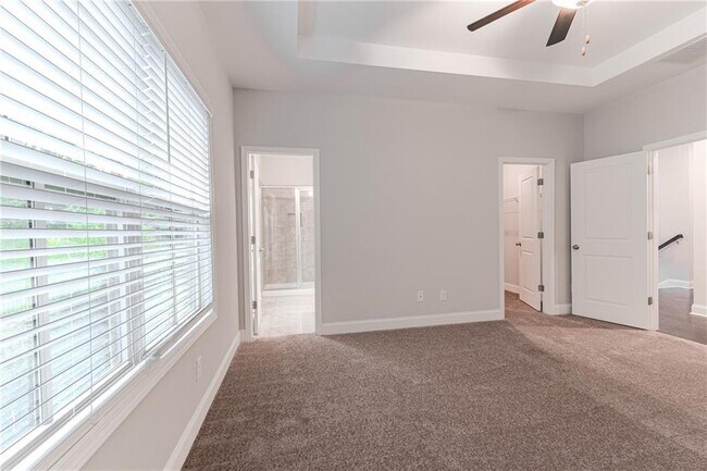 Building Photo - 3634 Via Nuova Ln