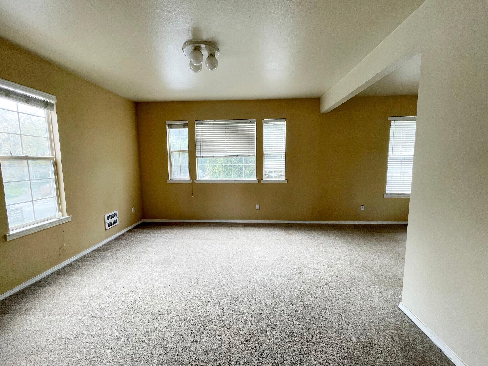 Building Photo - 1000 NE B St