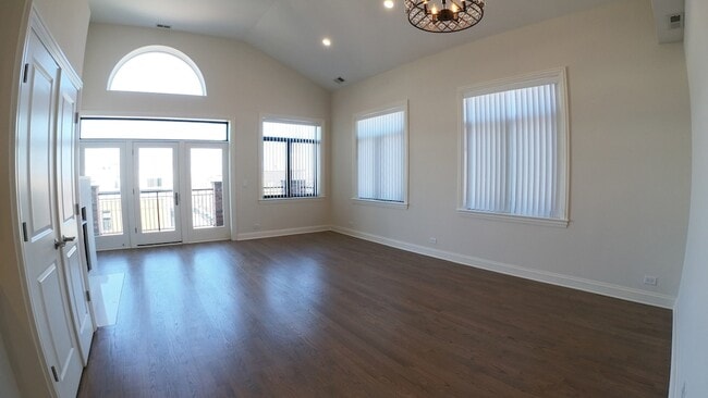 Building Photo - 1701 W Chicago Ave