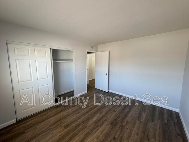 Building Photo - 414 13th St