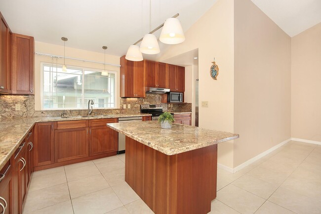 Building Photo - 1298 Lunalilo Home Rd