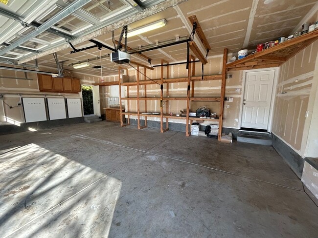 Building Photo - 212 Riverbend Ln