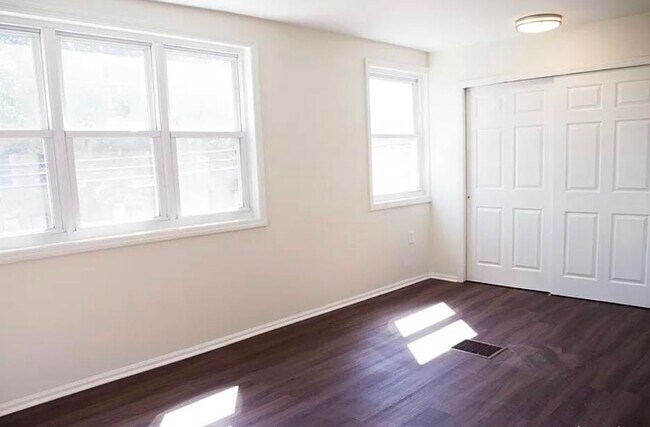 Building Photo - 173 Mallory Ave