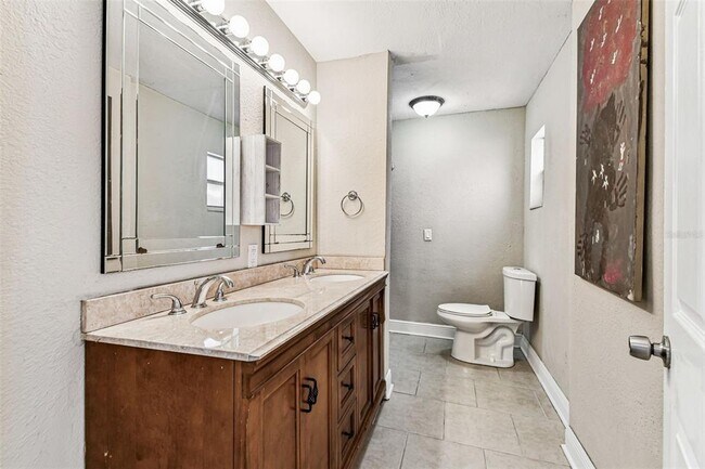 Building Photo - 2580 Granada Cir W