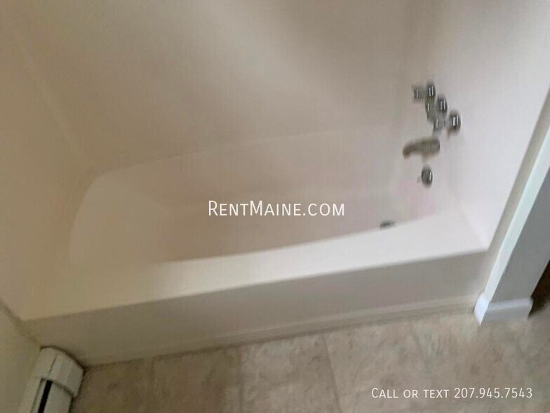 Building Photo - 17 Yale St