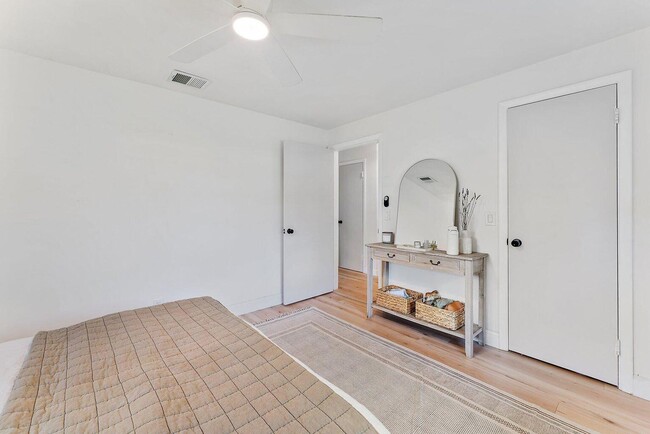 Building Photo - 12 Pineview Rd