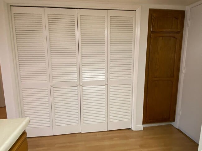 Building Photo - AVAILABLE NOW!!!