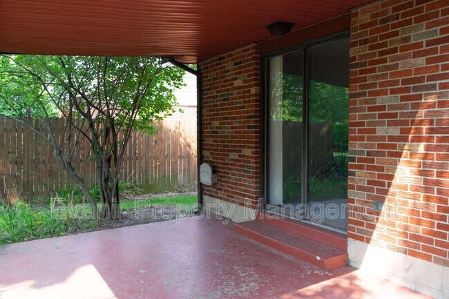 Building Photo - 3160 Honeysuckle Dr