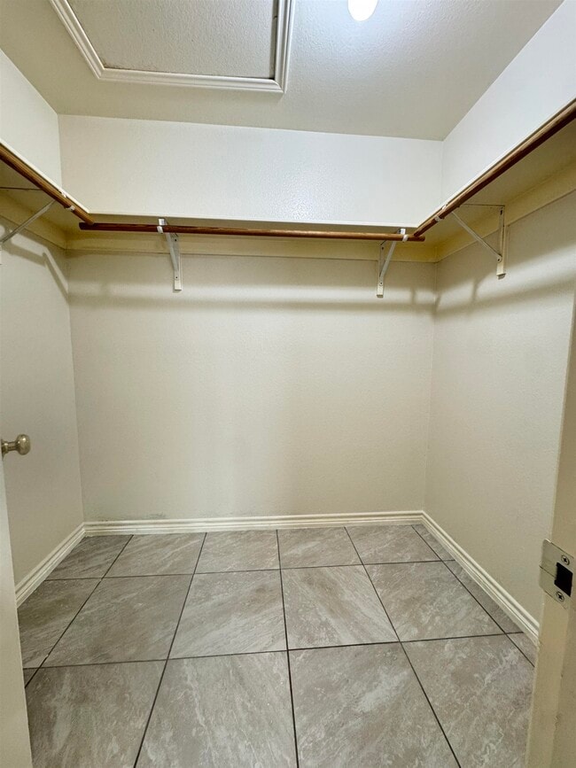 Building Photo - 209 Mescalero Dr