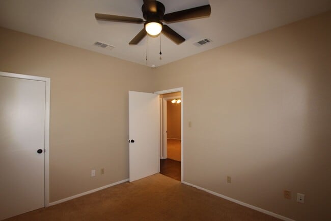 Building Photo - 1013 Blue Quail Dr