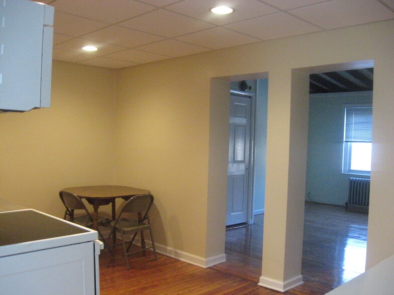 Building Photo - 132 W Laurel St