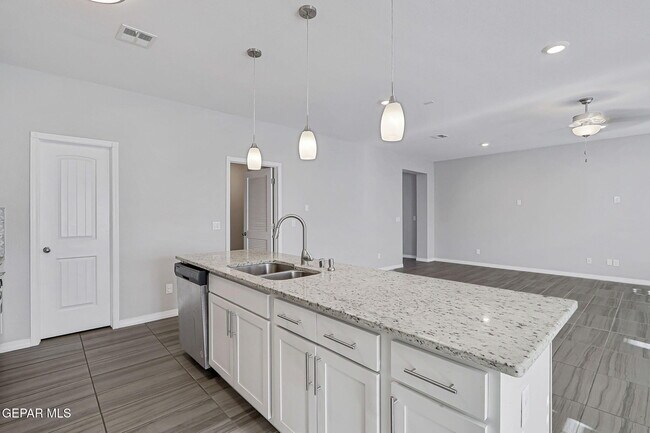 Building Photo - 261 Emerald Sun Dr