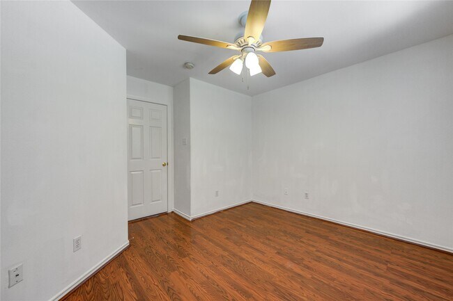 Building Photo - 225 Summerhaze Cir