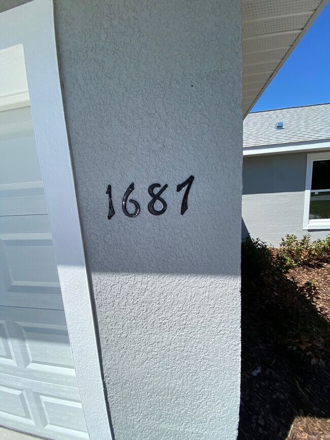 Building Photo - Desirable SW Ocala Neighborhood 3/2/2 **WON"T LAST**