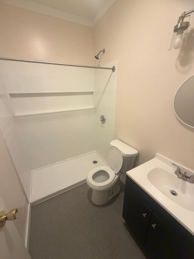 Building Photo - 1017 W 5th St