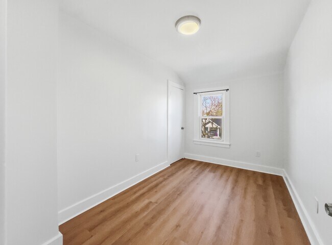 Building Photo - 41 W George Ave