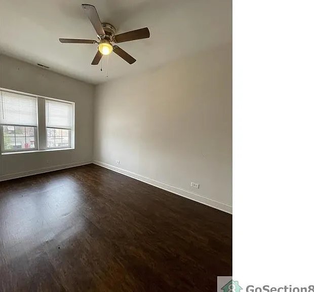 Building Photo - 8246 S Racine Ave