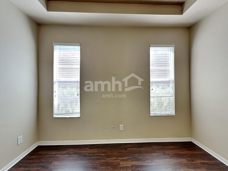 Building Photo - 17913 Timber View St