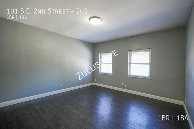 Building Photo - 101 SE 2nd St