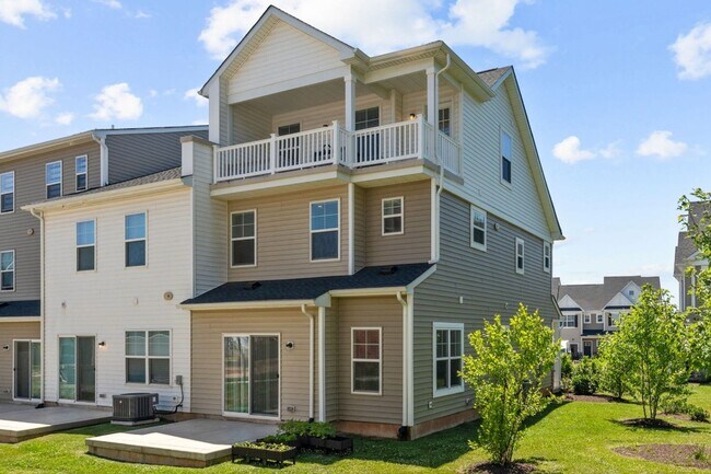 Building Photo - Elegant 3-Bedroom Home in Isaac Court. Available the Second Week of October!